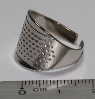 1 Fingerschutz aus Metall größenverstellbar - Alternative zum Fingerhut